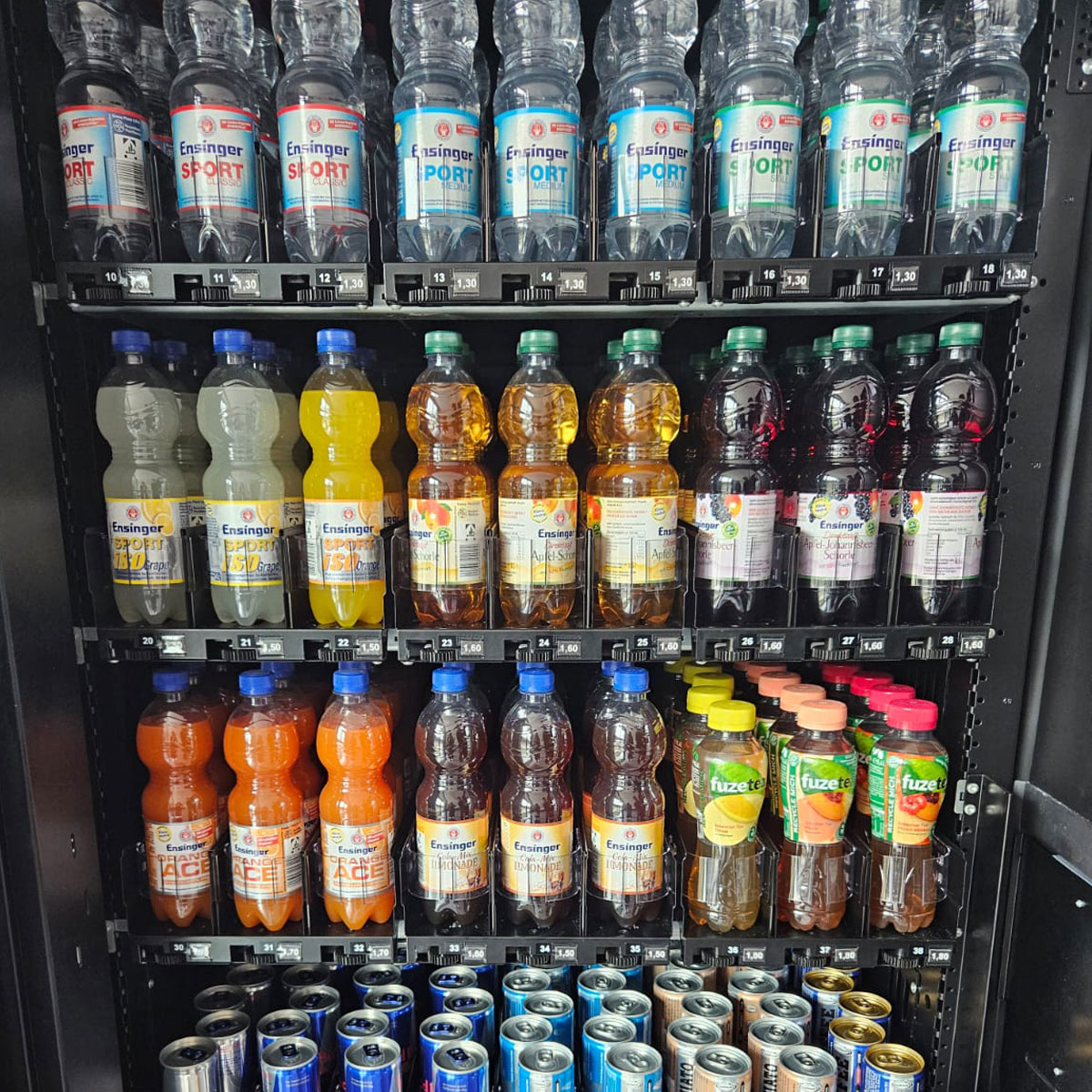 Getränke in einem Getränkeautomat