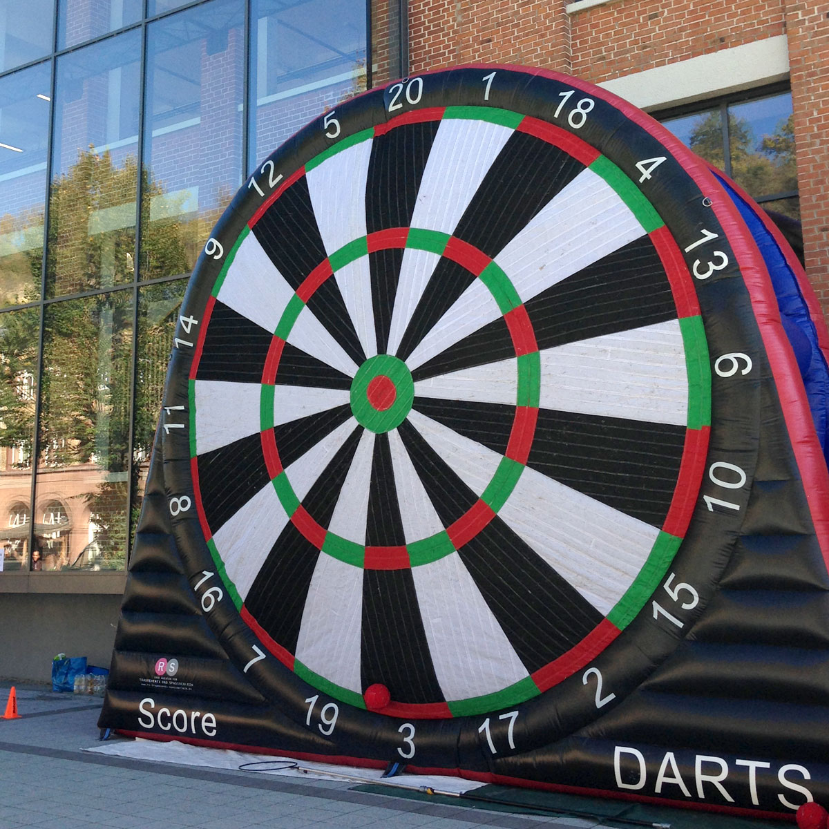 Direktansicht aufblasbare Dartscheibe